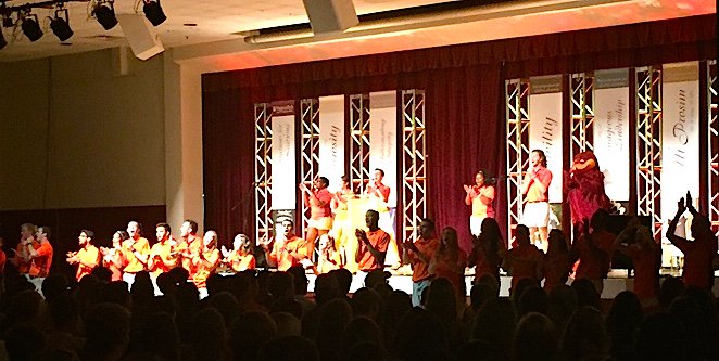 VTSandsman's tweet image. A little &quot;Hokie, Hokie, Hokie, Hy!&quot; from our orientation leaders &amp;amp; @TheHokieBird. Welcome #VT20 @VTClass2020!