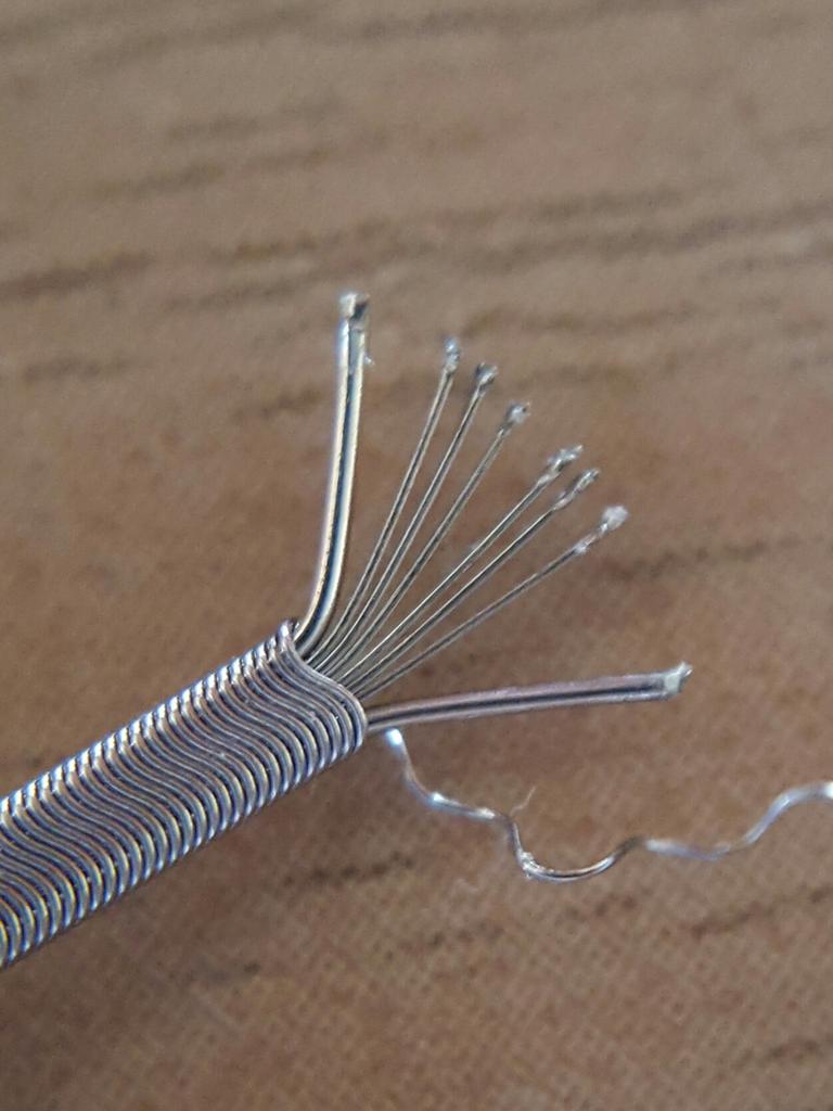 BenjaminWSo's tweet photo. A look inside those #alienfraple s , 2×28gan80 framing 6x0.5mm ribbon/36gan80😁 DM to purchase a pair £4 😊 #vapeuk https://t.co/Vm0BtQArbT