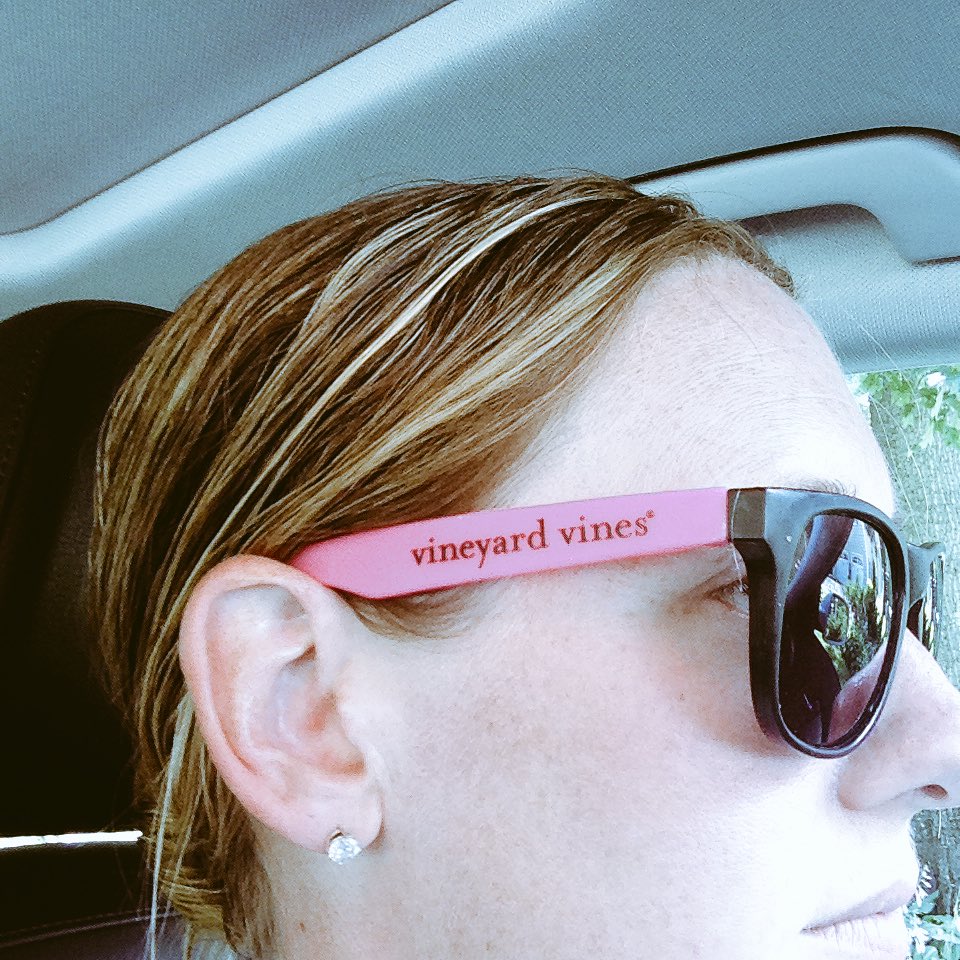 Laura Czegledi tweet media