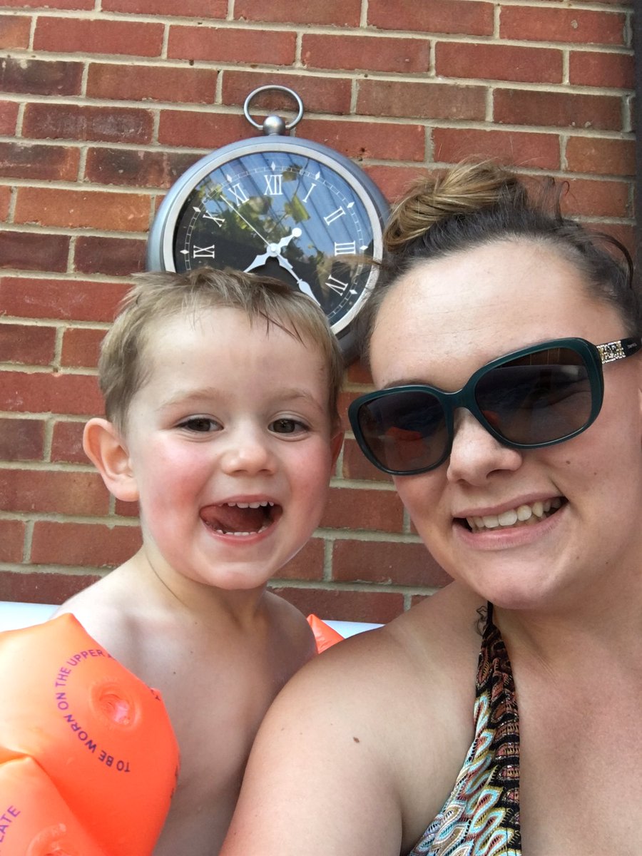 bronteh29's tweet photo. Hot-tub time 💙 #sunshine https://t.co/ZD8cMKwpUd