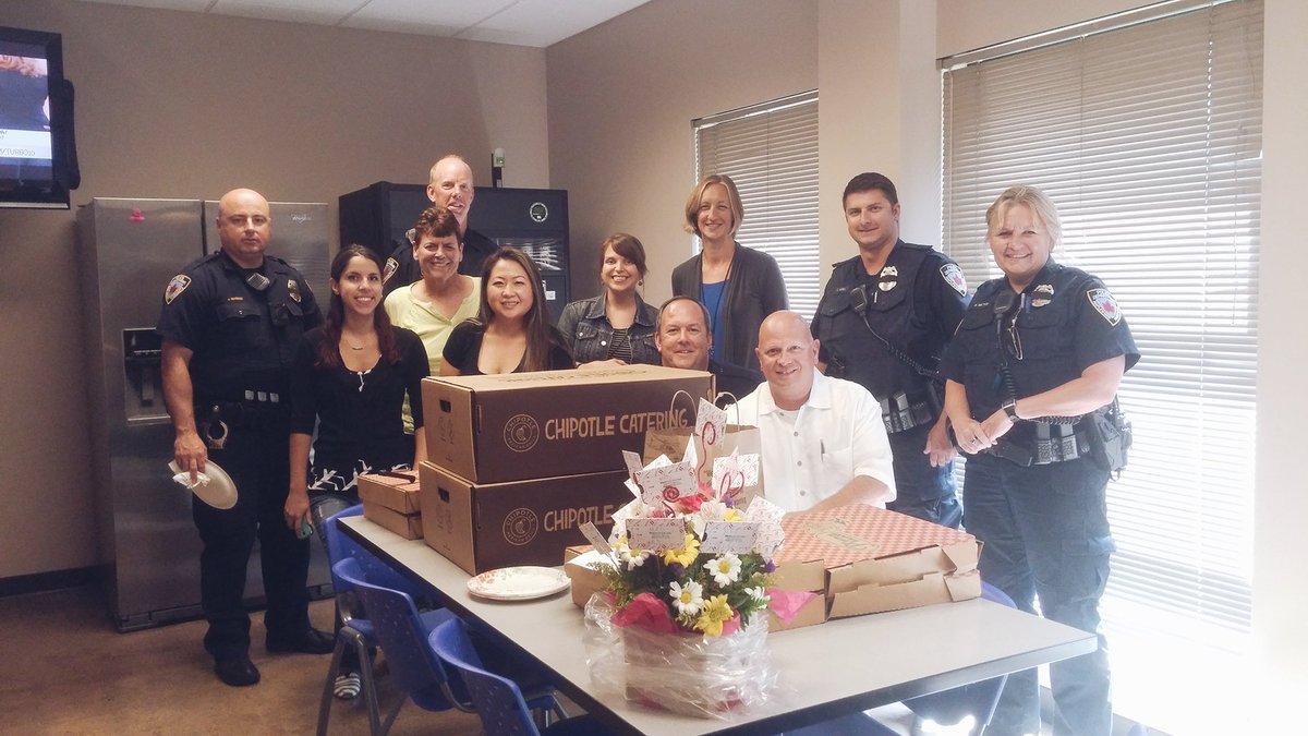MplwdAutoMall's tweet photo. We support our Maplewood police department!!
#lunchonus https://t.co/o1Lqx3Glez