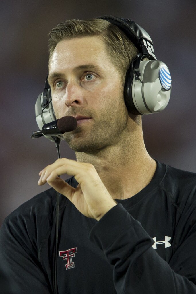 miakhalifa's tweet photo. Damn. Kliff Kingsbury could get this work 😳 @TTUKingsbury https://t.co/9vq3qXetN5