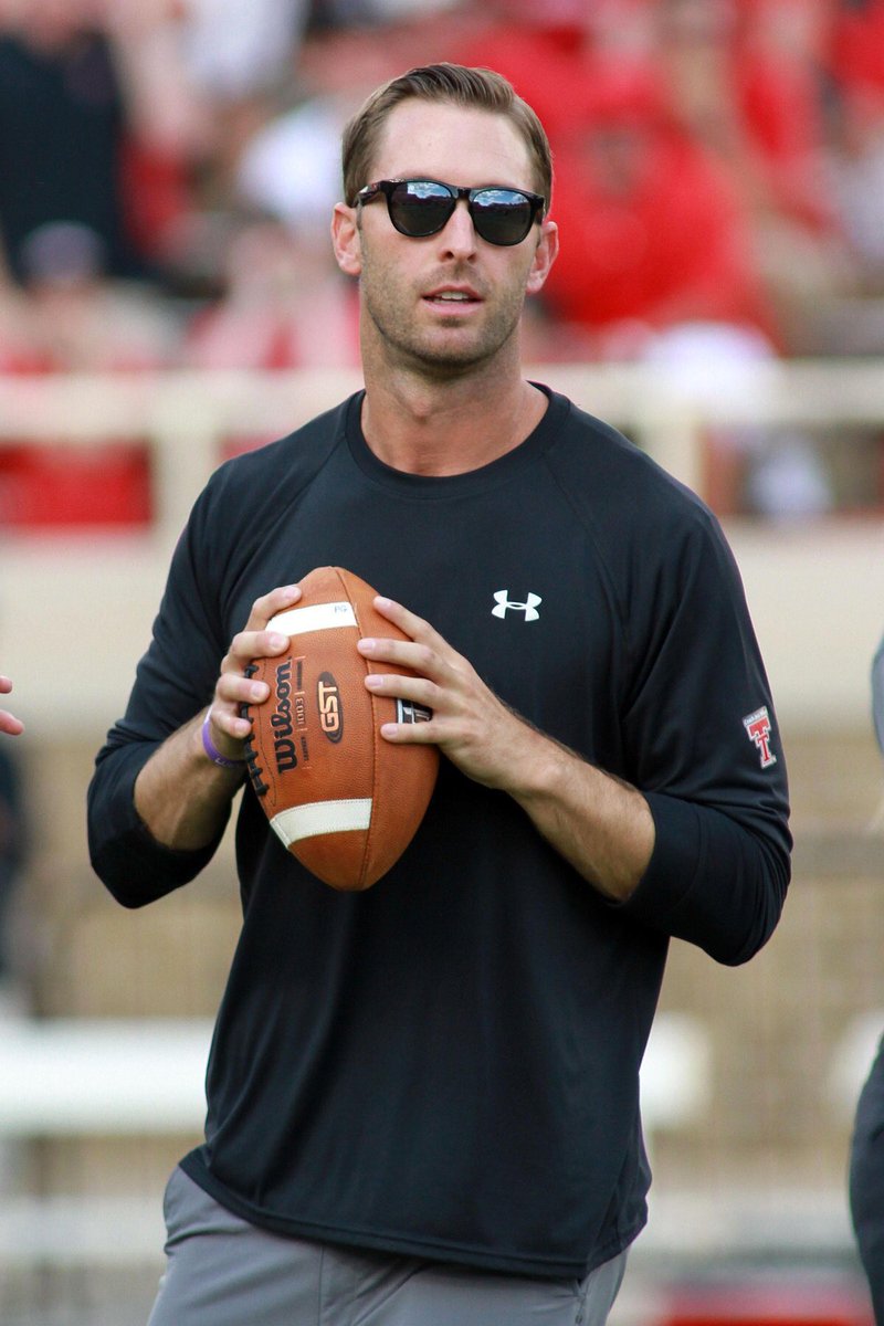miakhalifa's tweet photo. Damn. Kliff Kingsbury could get this work 😳 @TTUKingsbury https://t.co/9vq3qXetN5