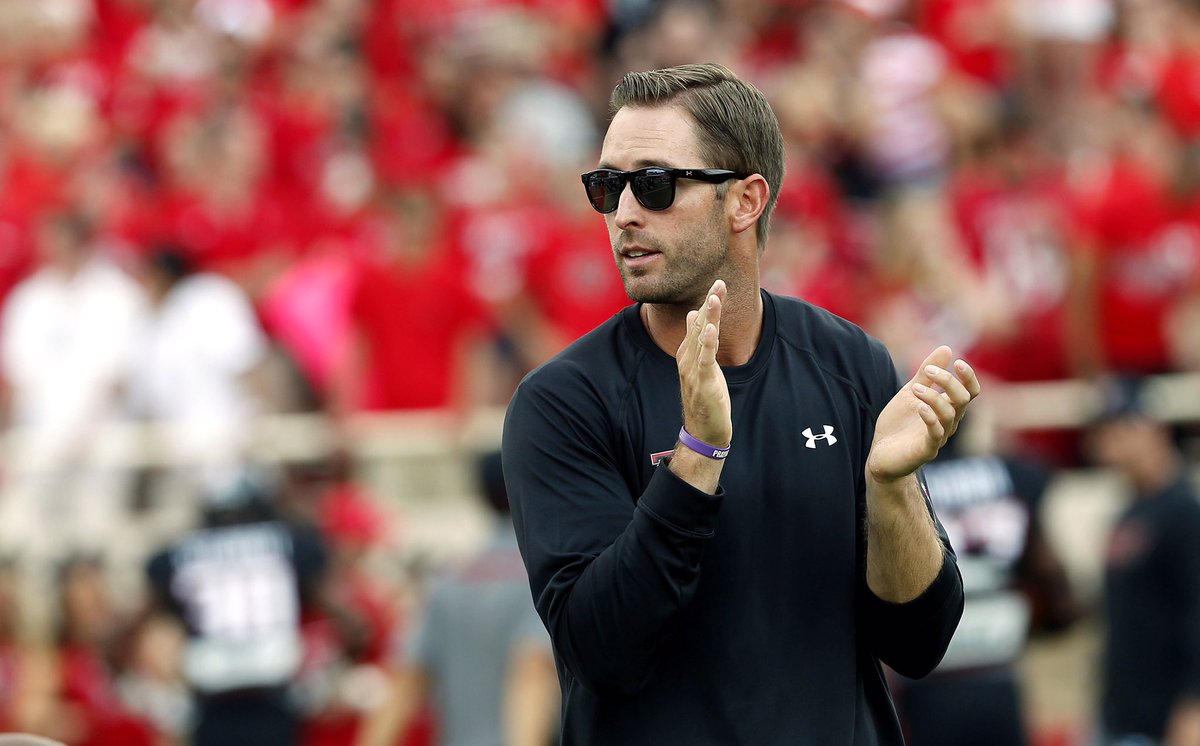 miakhalifa's tweet photo. Damn. Kliff Kingsbury could get this work 😳 @TTUKingsbury https://t.co/9vq3qXetN5