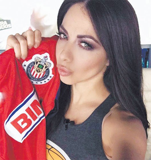 _noticiaschivas's tweet photo. Guapa, talentosa y Chiva @jimenaofficial 
https://t.co/0Ot9EqAwoM @Chivas @ChivasTVOficial @_EnGdl https://t.co/OzUecLv5ax