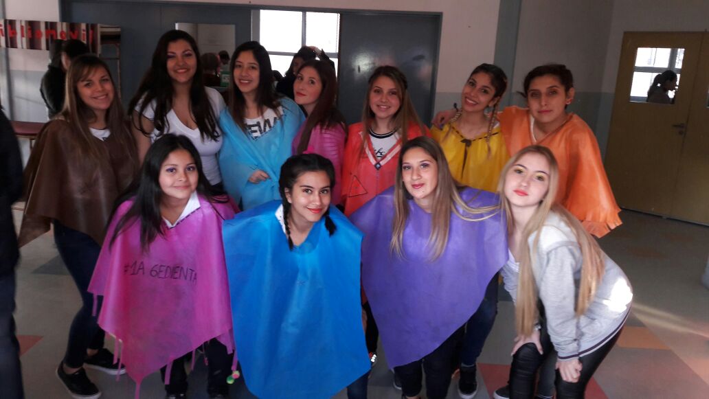 1a6edienta's tweet photo. Bravo las chicas el dia de la musica #6toC &amp; #4to #Bicentenarioatravesdelamusica 👏👏 https://t.co/sFVSTaU7yq