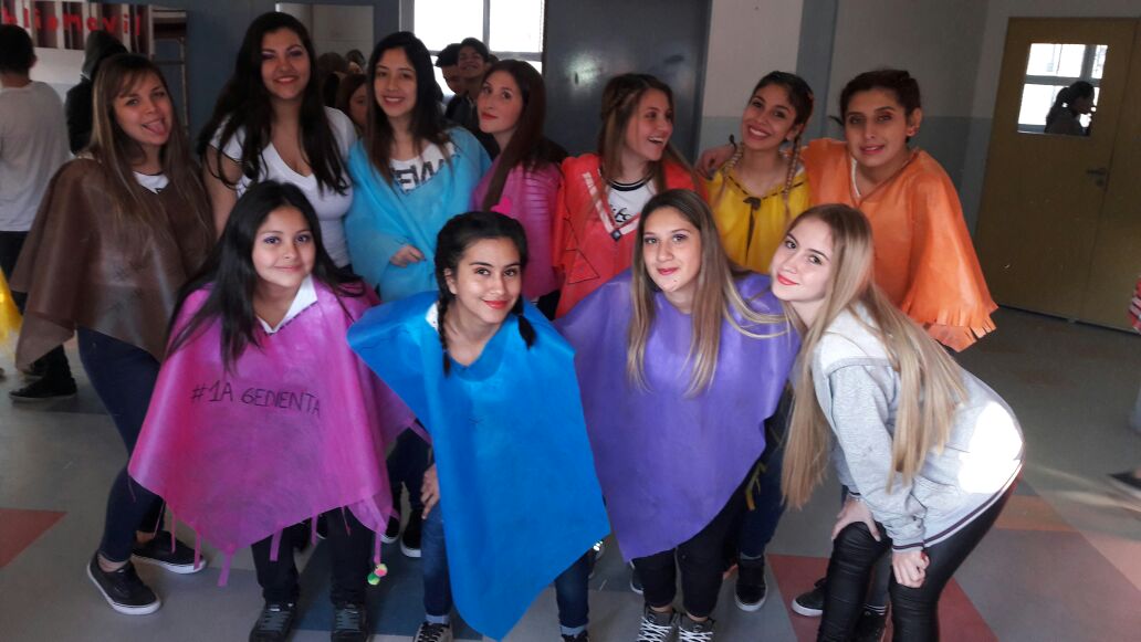 1a6edienta's tweet photo. Bravo las chicas el dia de la musica #6toC &amp; #4to #Bicentenarioatravesdelamusica 👏👏 https://t.co/sFVSTaU7yq