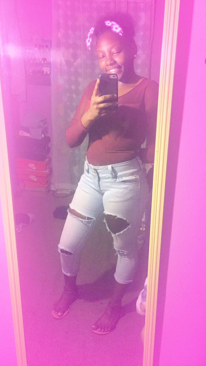 Taylor_Monet20's tweet photo. That's my BESTFRIEND😊 https://t.co/Dr4kNdzew3