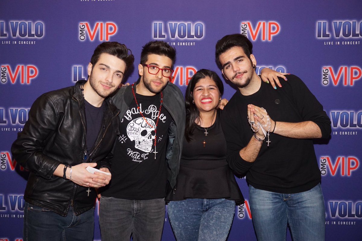 HumanoQueAdmira's tweet photo. It's been 4 months since this BEAUTIFUL day!!! 😭😭😭 LOS EXTRAÑOOOOOO!!! 😍😍😍 #March19th2016 https://t.co/NrzsAsrQuq