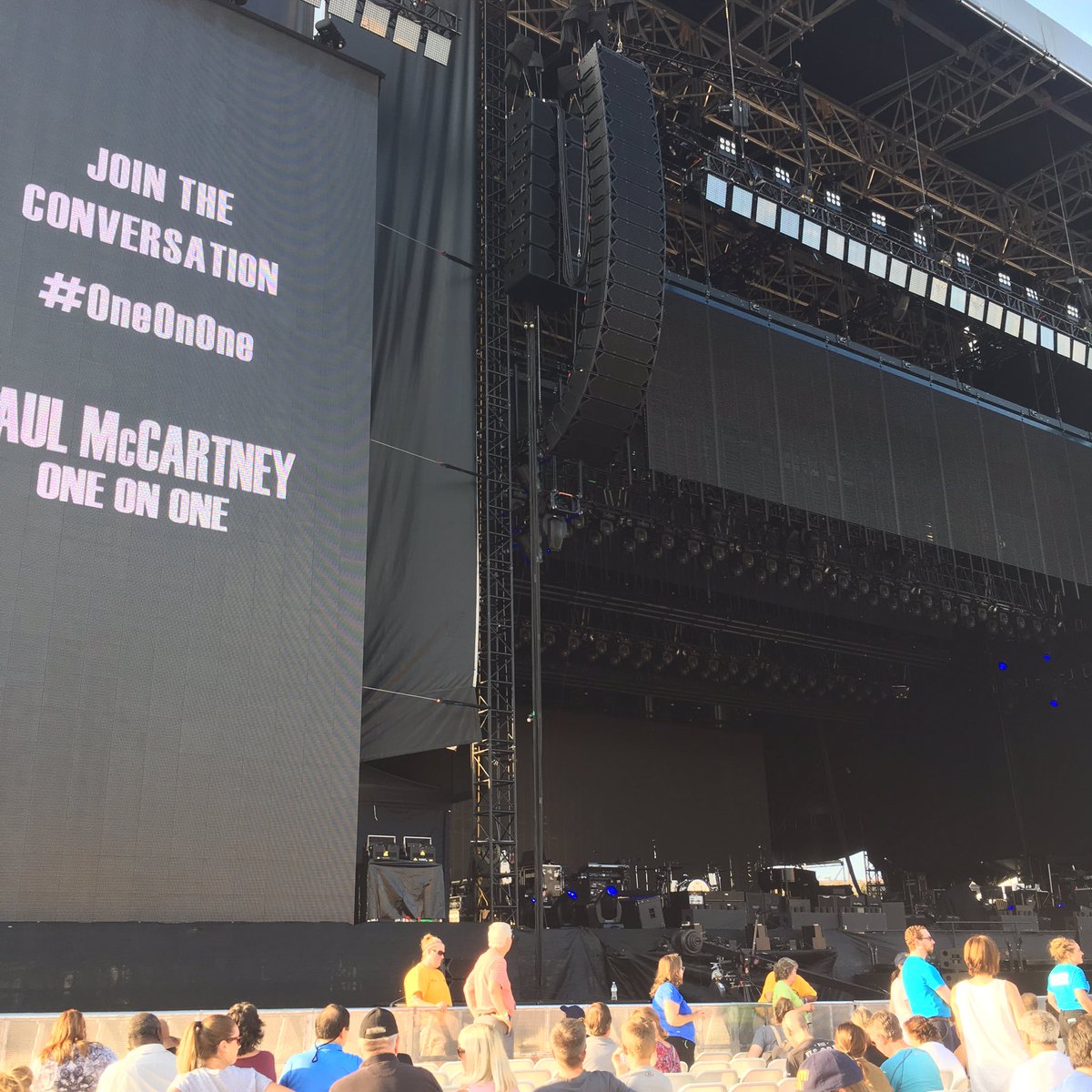 darylwolke's tweet photo. Requisite #viewfromourseats pic #PaulMcCartney #OneOnOne #hersheypark https://t.co/d7C1hwphFK