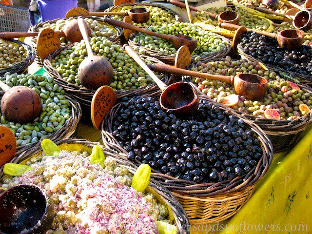 GingerandNutmeg's tweet photo. @ShutrsSunflowrs says The best Provencal market is in Uzès https://t.co/7RFxEytJV7 #MarketsofProvence https://t.co/7JmX600WQ9