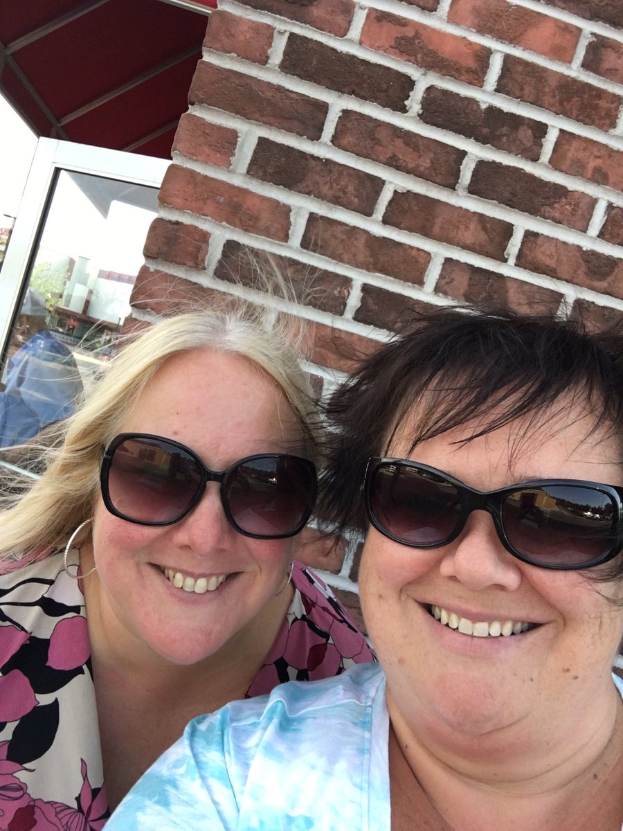 WalstromK2's tweet photo. Sunglasses selfie with my Sis! #hmpsummerselfie https://t.co/JAlY2DMjoI