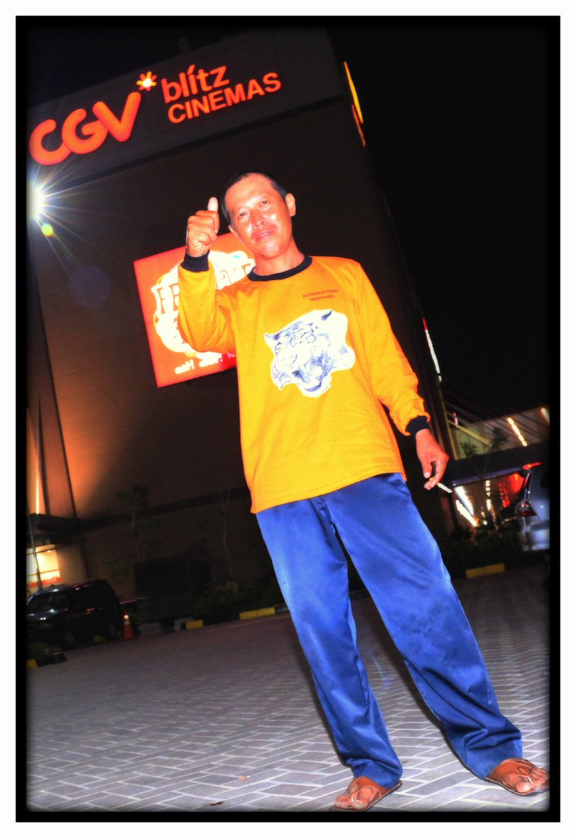 Para Petugas Kebersihan &amp; Pertamanan #Purwakarta nonton gratis "Rudy Habibie" bareng <a href="/DediMulyadi71/">Kang Dedi Mulyadi</a> <a href="/ama_jentreDKP/">Ama Ruslan DKP</a>