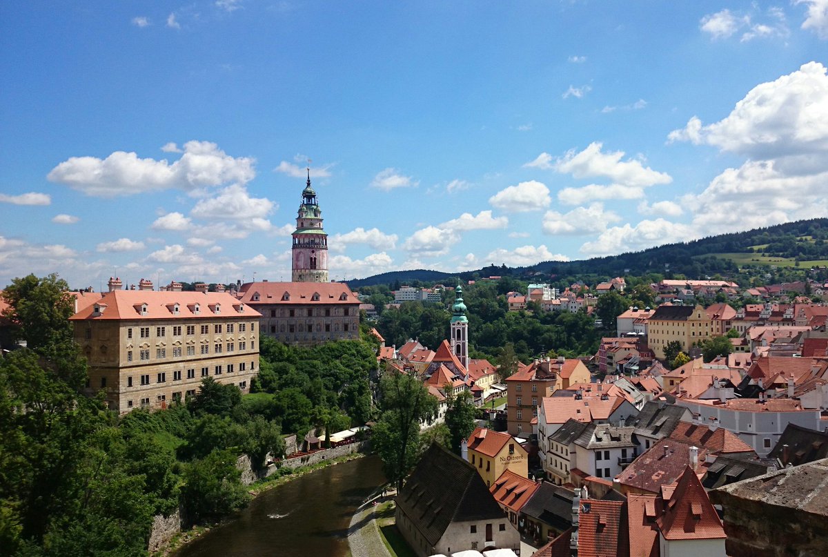 drmi19's tweet photo. #ČeskýKrumlov #CZECHREPUBLIC #Landmarks #magicalplace https://t.co/ECpP22ioy1