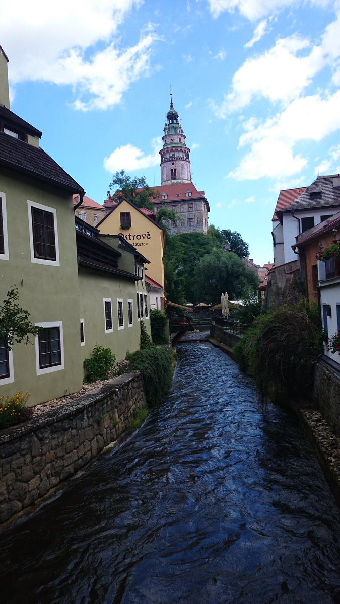 drmi19's tweet photo. #ČeskýKrumlov #CZECHREPUBLIC #Landmarks #magicalplace https://t.co/ECpP22ioy1