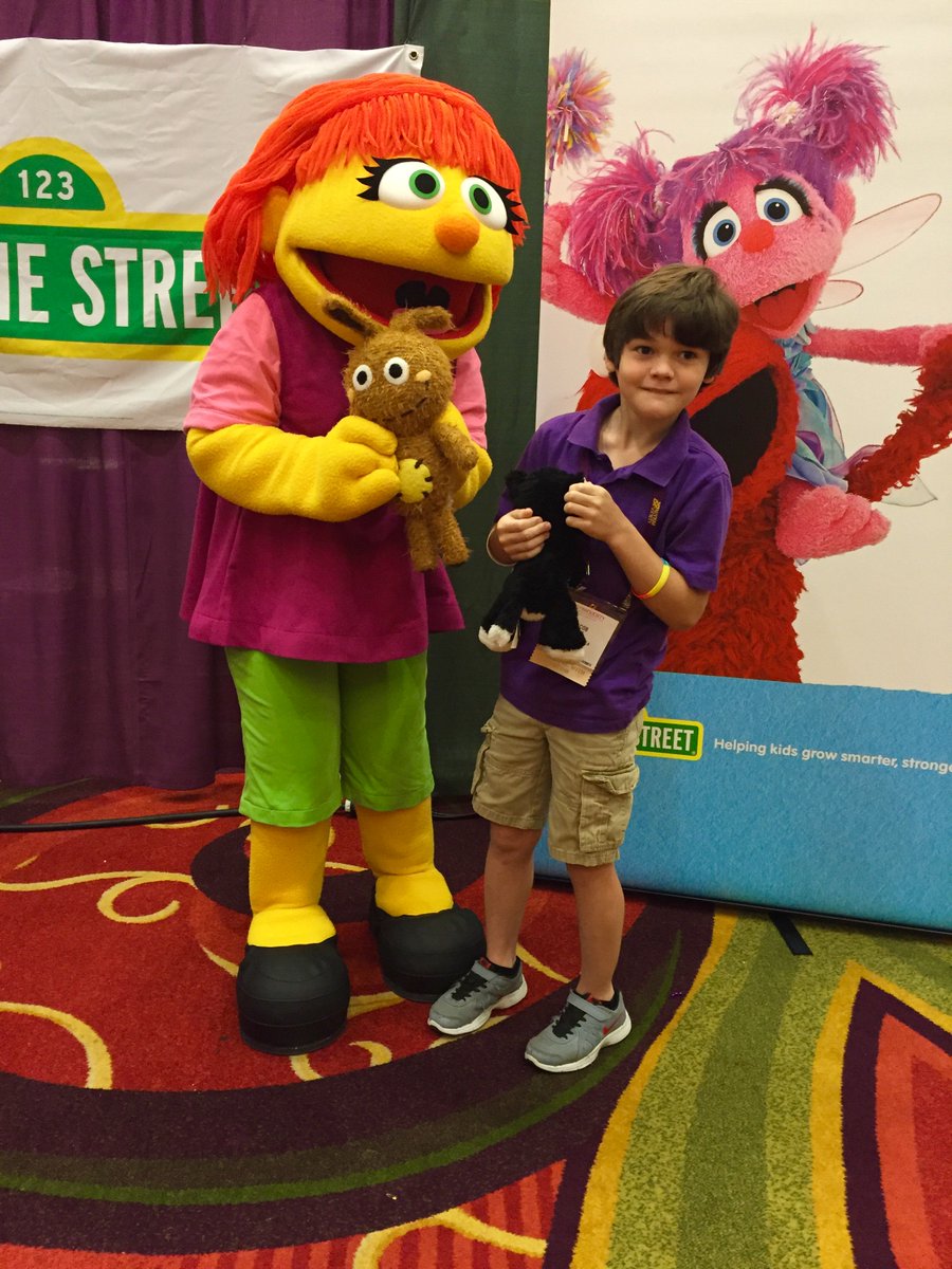 SesameWorkshop's tweet photo. ICYMI: Julia made her first walk-around appearance @AutismSociety's annual conference! #ASCon2016 #SeeAmazing https://t.co/tAA2KekZOK