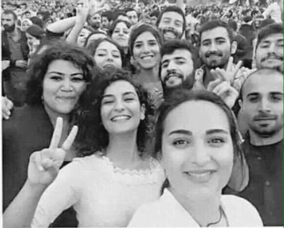 #20TemmuzSuruç
Bir yıl oldu bu güzel çocukların güzel gülüşlerinin solması
Sızlıyor ince ince sol yanımız...