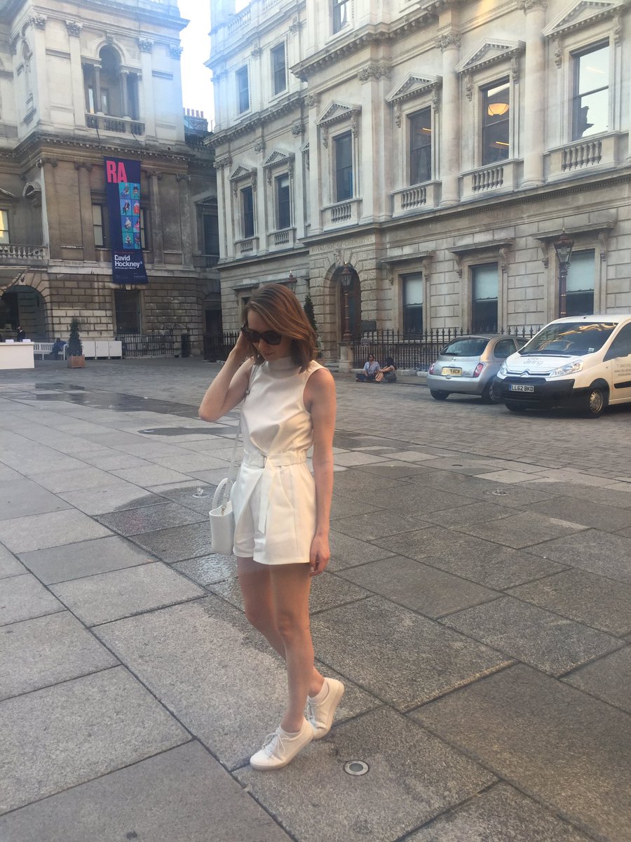 byDianaMarks's tweet photo. Tired and sweaty after a long day of meetings today #nonstop #allwhite #thelondoner #worldtraveller #ishouldmove https://t.co/OfgWFR6Xi5