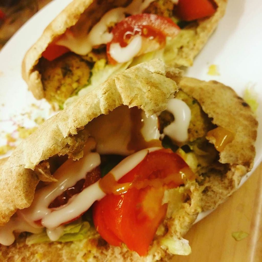 PeterAlexLeigh's tweet photo. Falafel, salad, mayola. Nice #vegan #falafel #whatveganseat #vegans #vegansofig #veganism #pitabread #vegansnacks #… https://t.co/dUV6XnNEfF