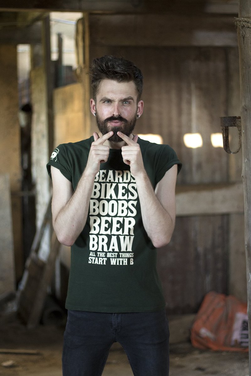 BrawBeardOil's tweet image. Out shooting again with @Steven_Colgan  this evening 📸

#beards #bikes #boobs #beer #Braw

📷 @brawbeardstyle