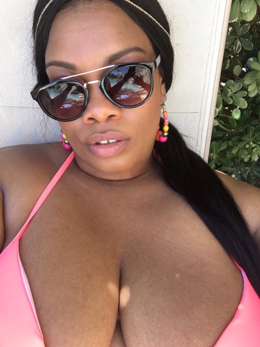Pool day #Vegas #Luxor  😎👙🏊 https://t.co/mVYNcGgTd7<a href="/tag/vegas"class="tags">#Vegas</a><a href="/tag/luxor"class="tags">#Luxor</a>