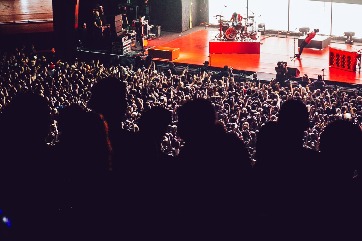 twentyonepilots's tweet photo. Las Vegas - #ERS2016 • https://t.co/K6EBNtAutS