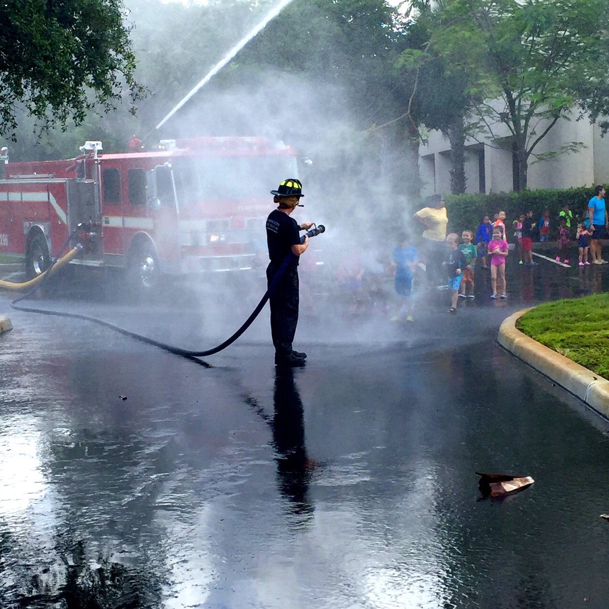 PlantationFire's tweet photo. Crew of #Engine77 cooling off the kids at @AmericanExpress #SummerCamp #WetDown detail. https://t.co/XBqrnZ4FzV