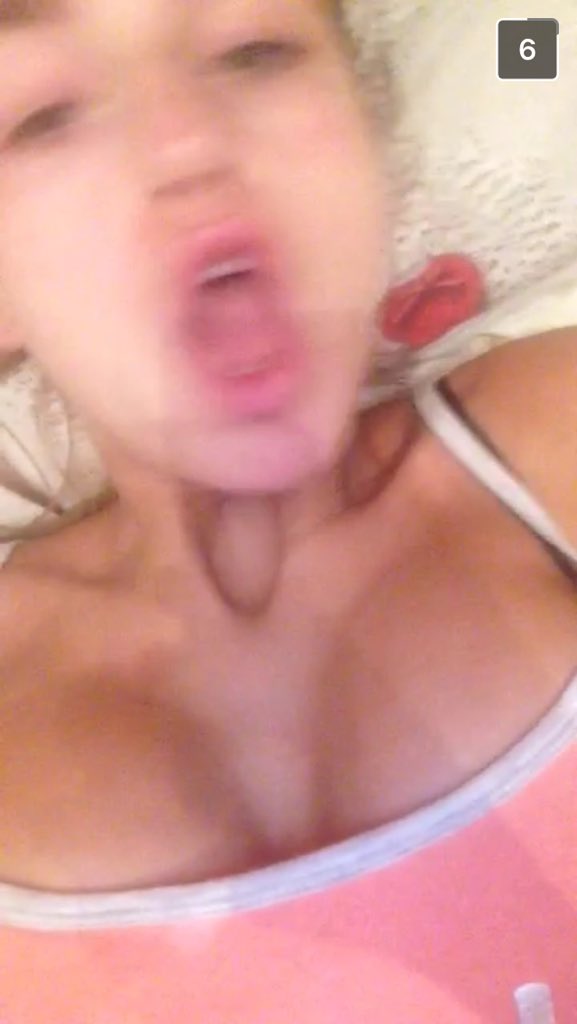Unfollowthis173's tweet photo. @Ashleighhhmccox suns out buns out https://t.co/5Nk6FNibJi