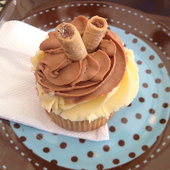 Disfruta de los deliciosos cupcakes, tortas, frapuccinosy café de <a href="/SugarFactoryCA/">Sugar Factory C.A</a> #Maracaibo #delicioso #querico