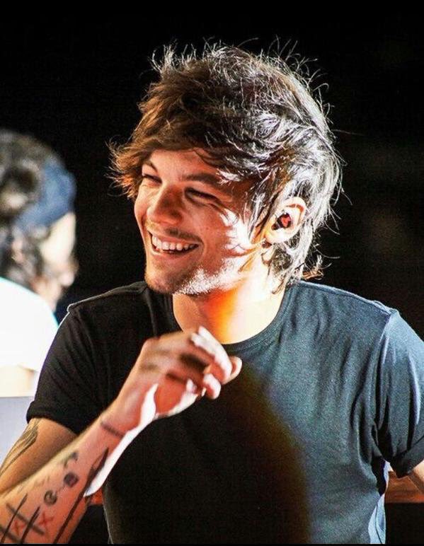 TheirLoveIsInk's tweet photo. Uh, I love this trend 😍
Hell yeah we do!! 

 #GermanyLovesLouis https://t.co/XbGUUwn4jp