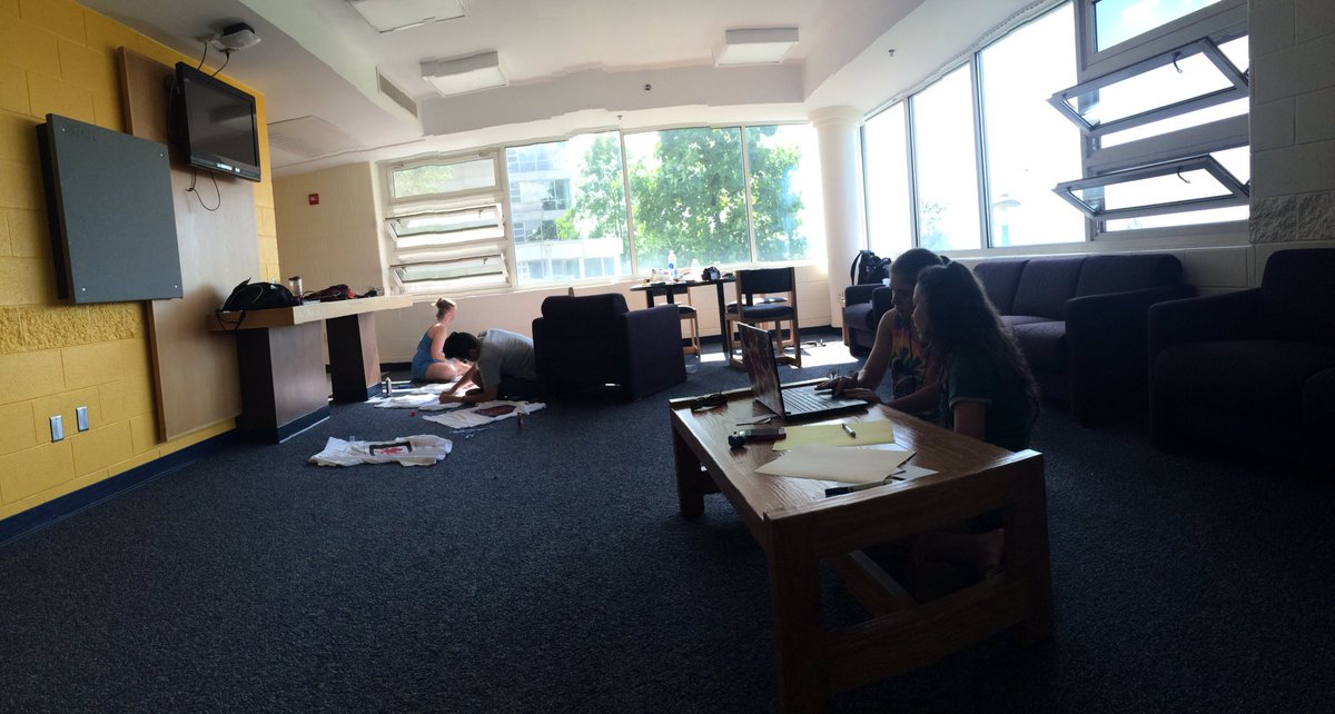WeAreYearbook's tweet photo. Working hard https://t.co/eYNCQPK4d2