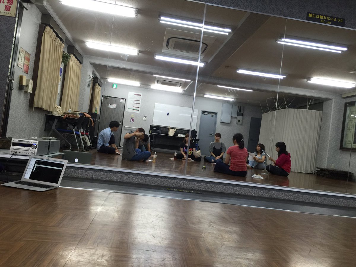Starchains009's tweet photo. gleeオリジナルナンバーの“Light up the world”を練習している様子✨10月に向けて本格的に動きはじめてますよー❤️
#glee #gleesong #スタチェン #starchains https://t.co/V43KPReK0D