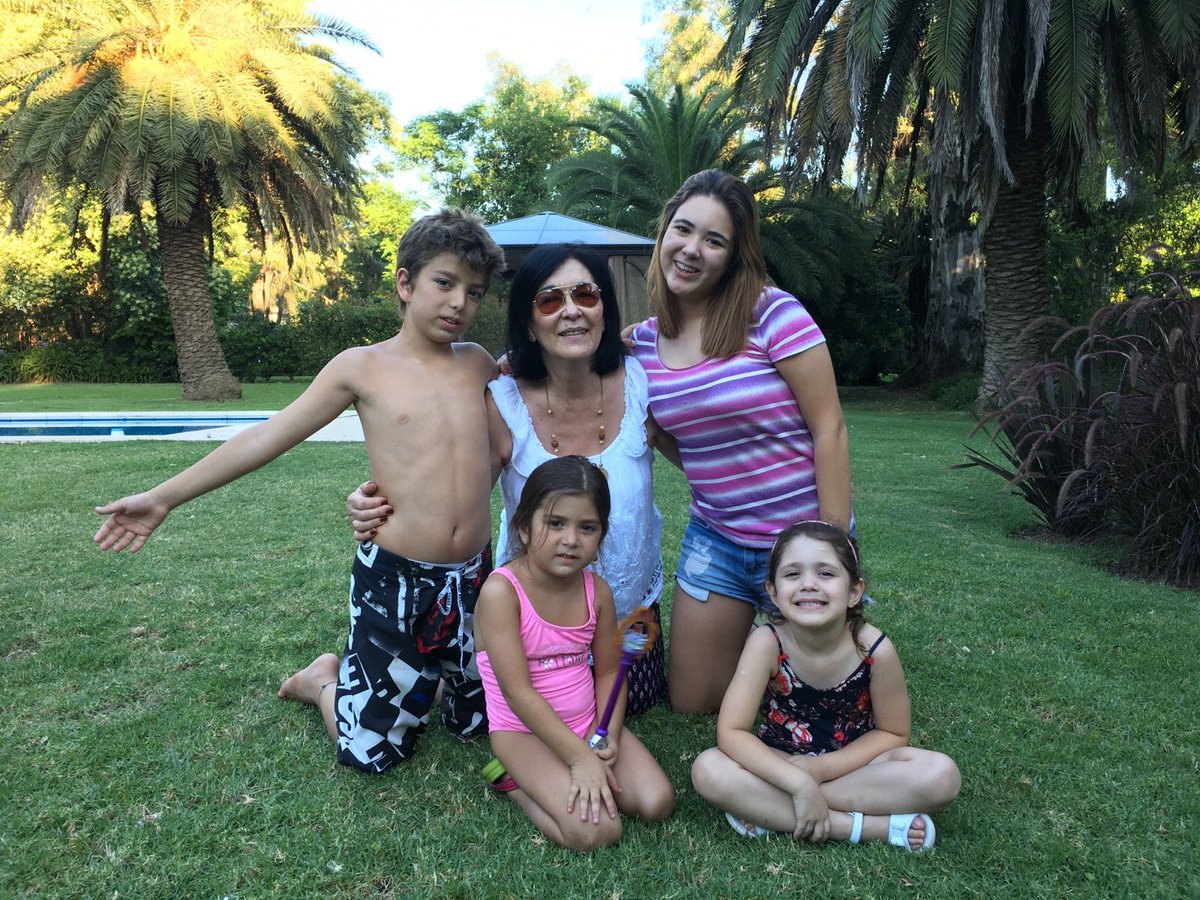 mrodriguezo's tweet image. Meli: Besos de la abuela y los primos. TKM!!!! #FunTimeJulio2016