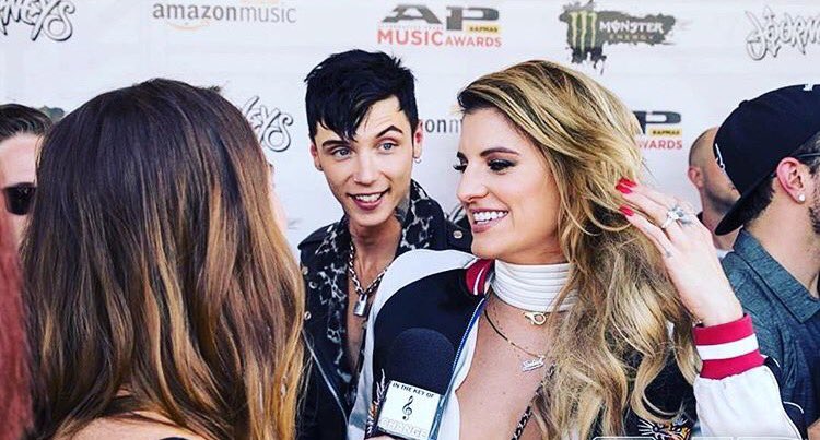 TheNextBatmann's tweet image. Every part of me is in love with every part of you. Don't mind me, always creepin' in the back.