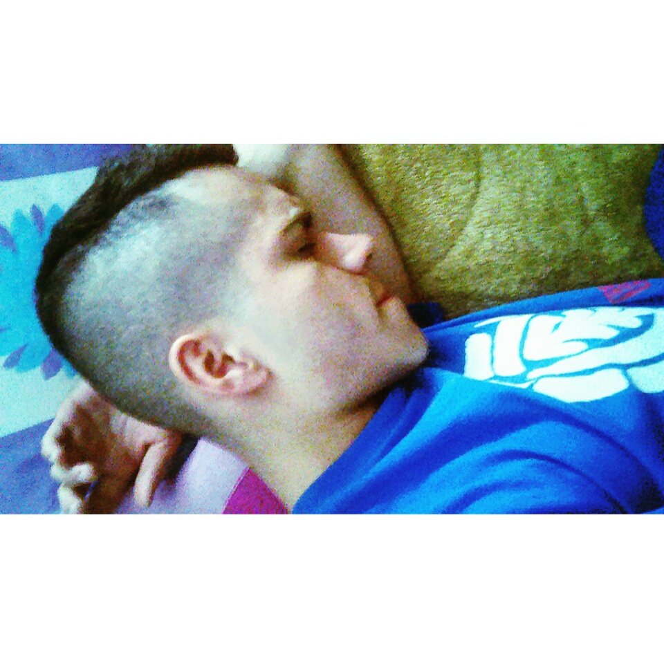 MKosly's tweet photo. #Durmiendo #MichaelKosly #MK ∆ ✔🙈🙈🙊💪❤🔰😴😴🙏 https://t.co/VsplZqpYoB