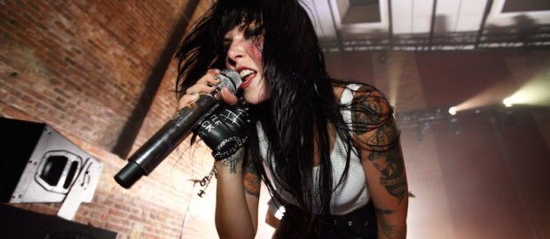 Setlistmx's tweet photo. Dense con lo nuevo de @sleighbells #HyperDark 😎https://t.co/EsihmXCKPk https://t.co/339m9RDq8m