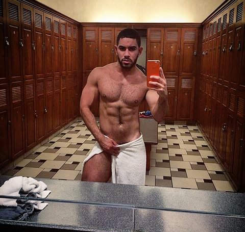DeCabroncito's tweet photo. Seguimos en el gym #selfiedude #MuscleDudes https://t.co/uoAFfiu0KA