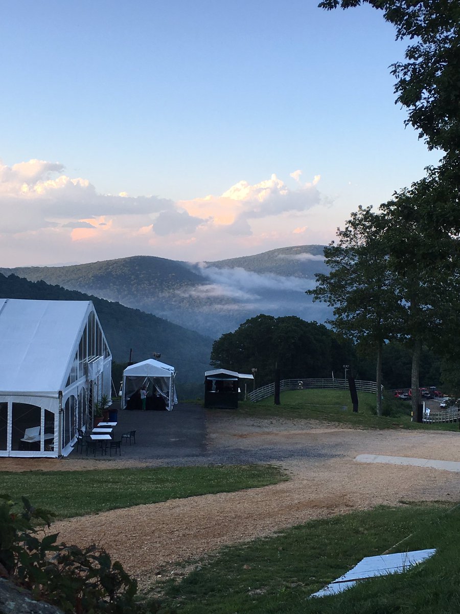 r_rudnic's tweet photo. Beautiful end to day 2 #APAVA16 https://t.co/L9c7y8tirK