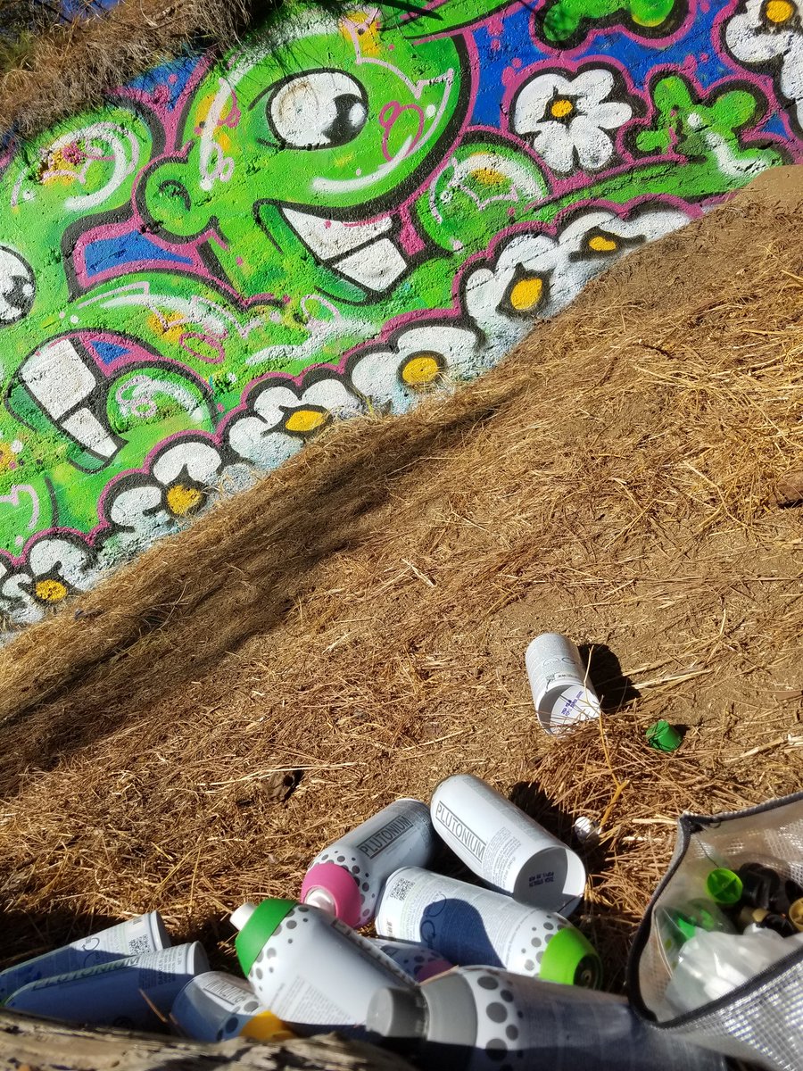 imcorinnemec's tweet photo. Little #naturesession in the #hollywoodhills @PlutoniumPaint #goodtimes https://t.co/orvt1tZiUp