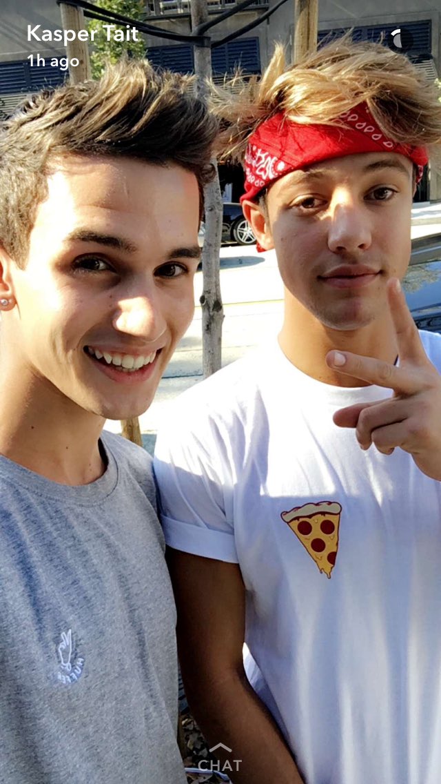 FandomsftPizza's tweet photo. THIS MAKES ME SO HAPPY YES BABIES❤️❤️❤️❤️ https://t.co/WJjE9Ei80M