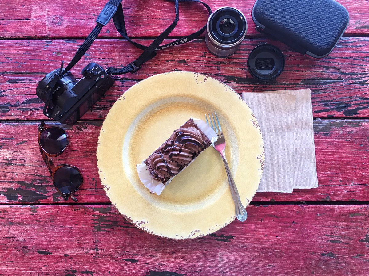 pappalecco's tweet photo. Stop by after dinner for a slice of chocolate mousse cake!

#pappalecco #eatsandiego #sdfoodie #sandiegoliving https://t.co/ArQMao5fr5