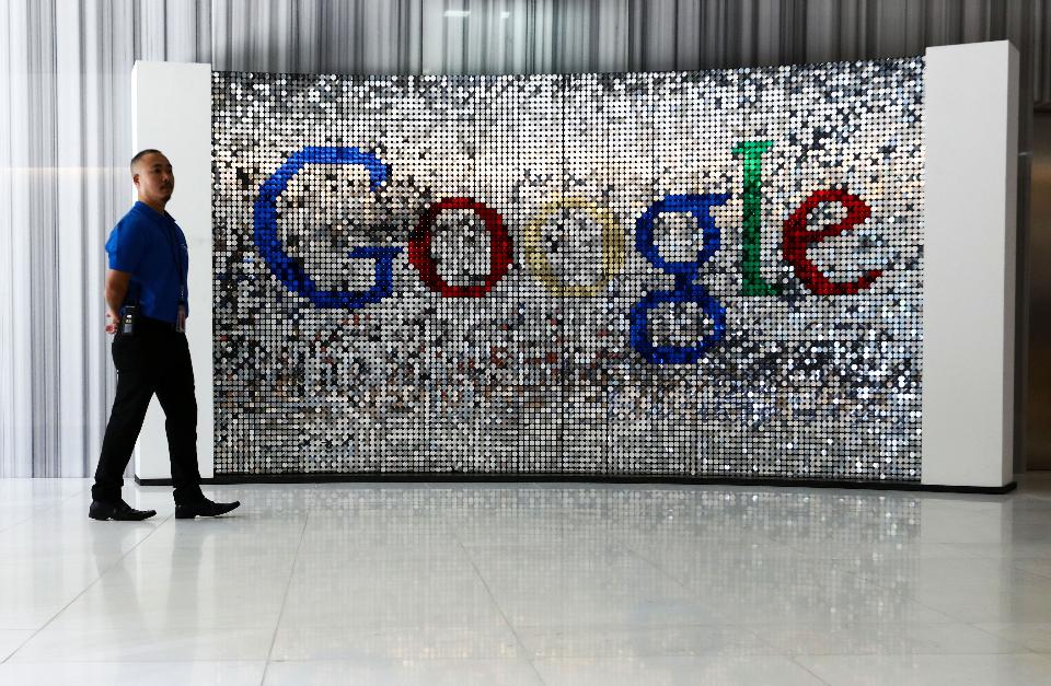TensorFlo's tweet image. Here's Why Google Is Open-Sourcing Some Of Its Most Important Technology bit.ly/29TTvbM by @Digitaltonto