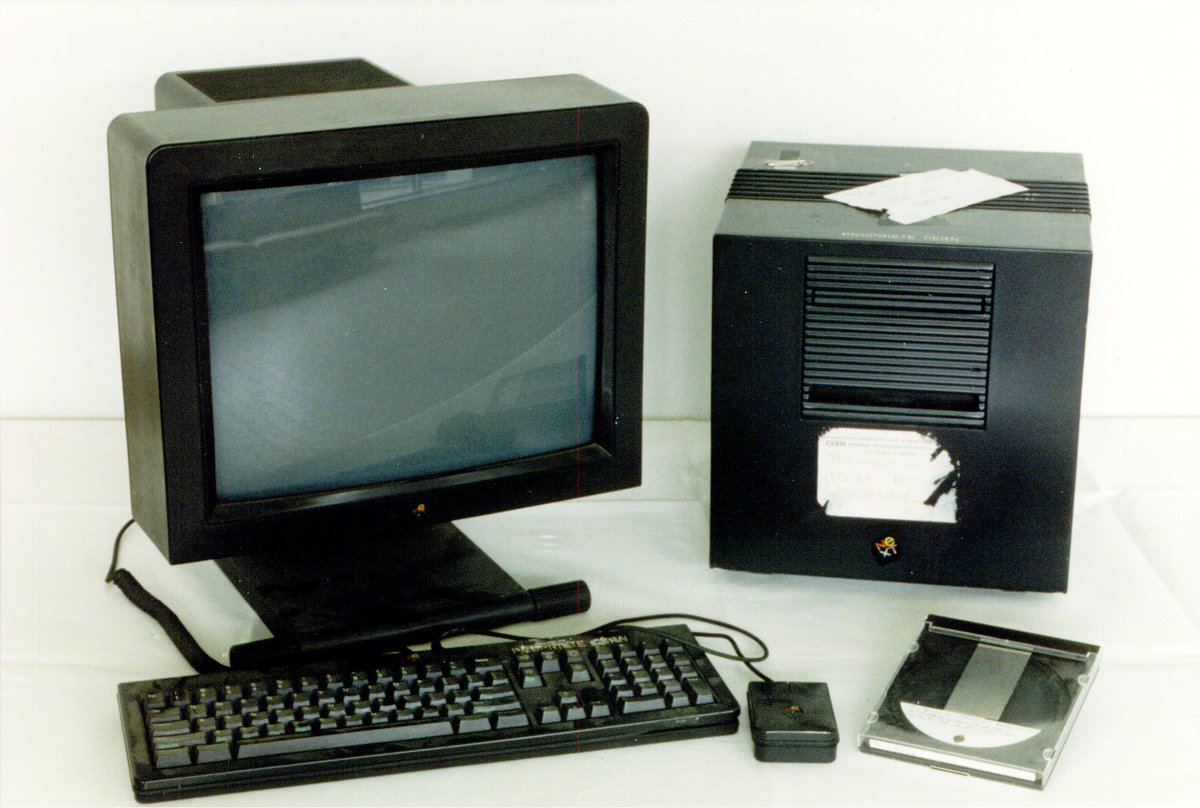 gini_green's tweet photo. At one stage in history we all relied on this computer... #COM112csu https://t.co/WgH4e6Gwqd