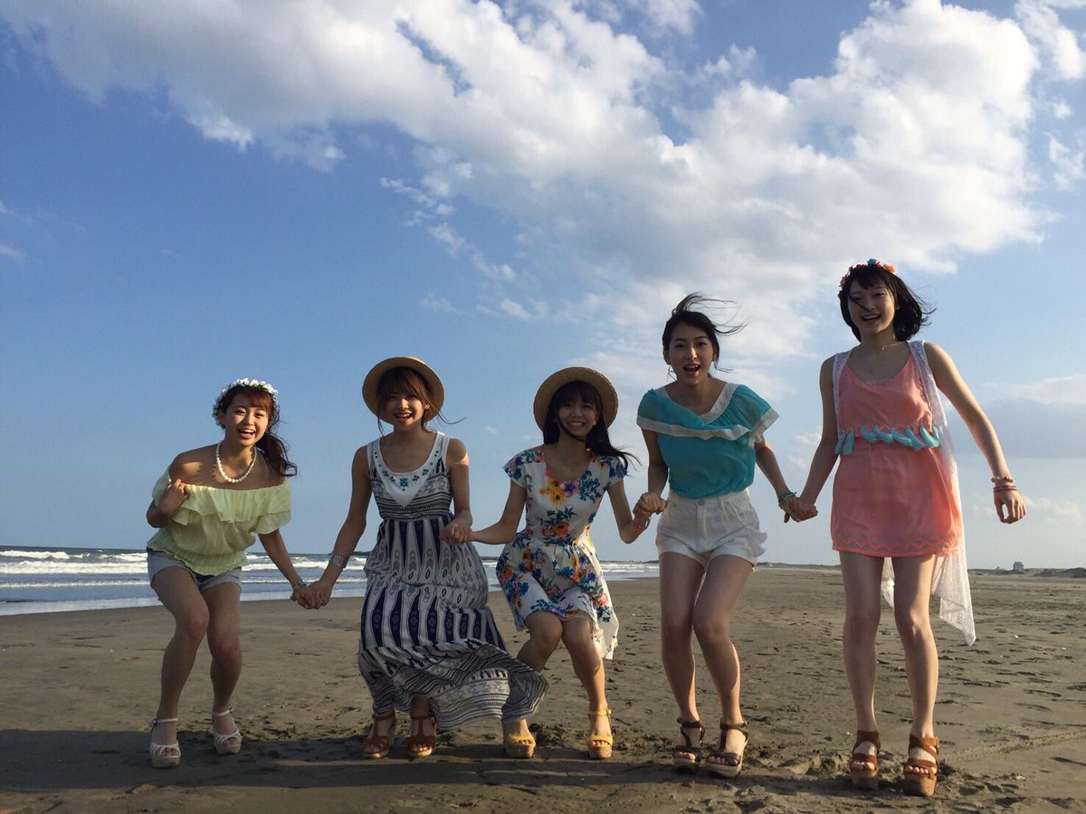 JuiceJuice_uf's tweet image. 高木です😎ここでは貴重な画像をあげなきゃだよね！ということで、タイミング合わず失敗shot🐳かりん普通に立っちゃってます😂 #juicejuice #lastcode #11.7武道館 #fhd