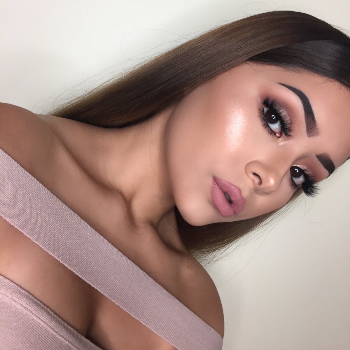 BUTERAWOODLEY's tweet photo. MAMI SLAYYYYYING THE GAME 🌺🌷🌸💕 @daisymarquez_ https://t.co/T2BWrSW97O