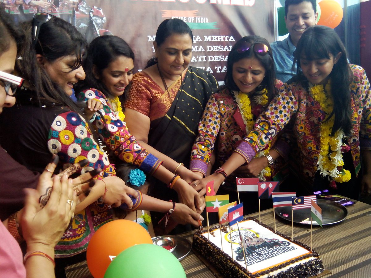 BikingSurat's tweet photo. Overwhelmed by d welcome today. Celebrated with Surat City Mayor, Smt. Asmita Shiroya &amp; frndz
#BetiBachaoBetiPadhao https://t.co/4n4lltbItQ