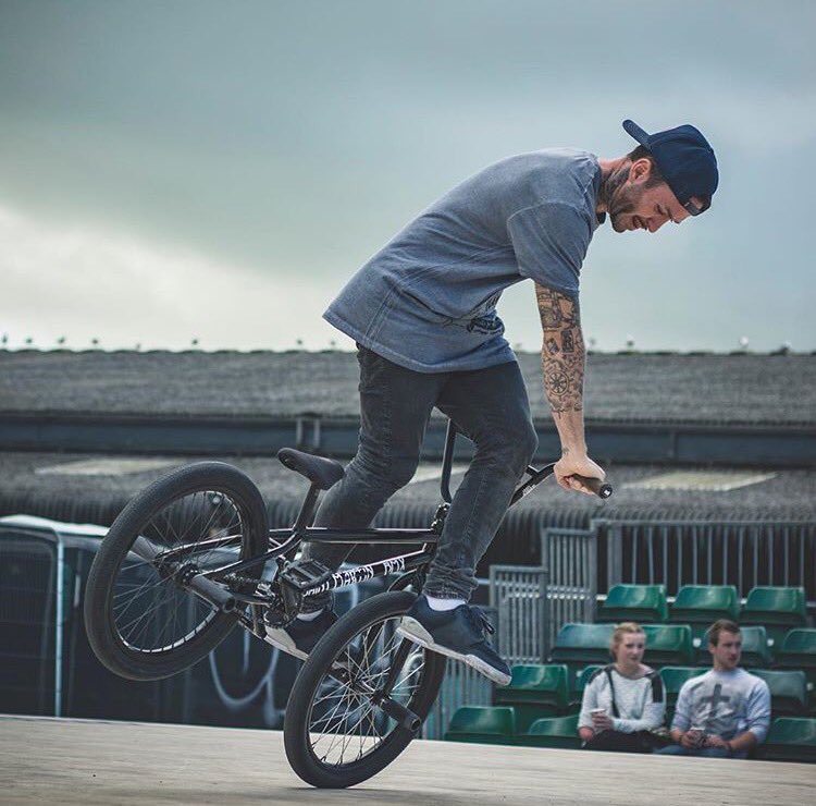 RideGaston's tweet photo. [TEAM GASTON] @AlexJumelin pic by @Moyaflat ! #ridegaston #gaston #bmx #bmxlife #flatland #snapback https://t.co/ZTCoeqkbRN
