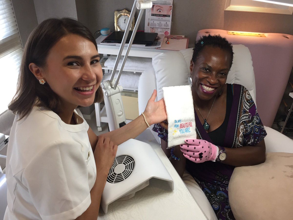 NAGMAG's tweet photo. We got a manicure fromMaciejak Maluje International Beauty Salon in #nagoya  #名古屋 https://t.co/sozw5zXb4U https://t.co/IeX80FYM4l
