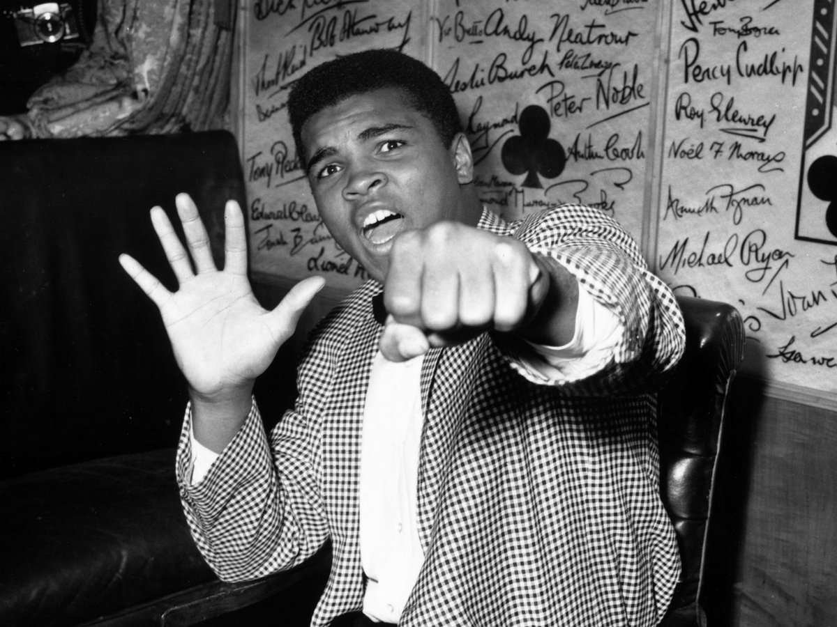 RadioAfricaMag's tweet photo. #Editorial Morir en tiempos de redes sociales, por @TaniaSafuraAdam #internet #muhamad_ali https://t.co/rM7AowKeqO https://t.co/X2EJM2Cmqk