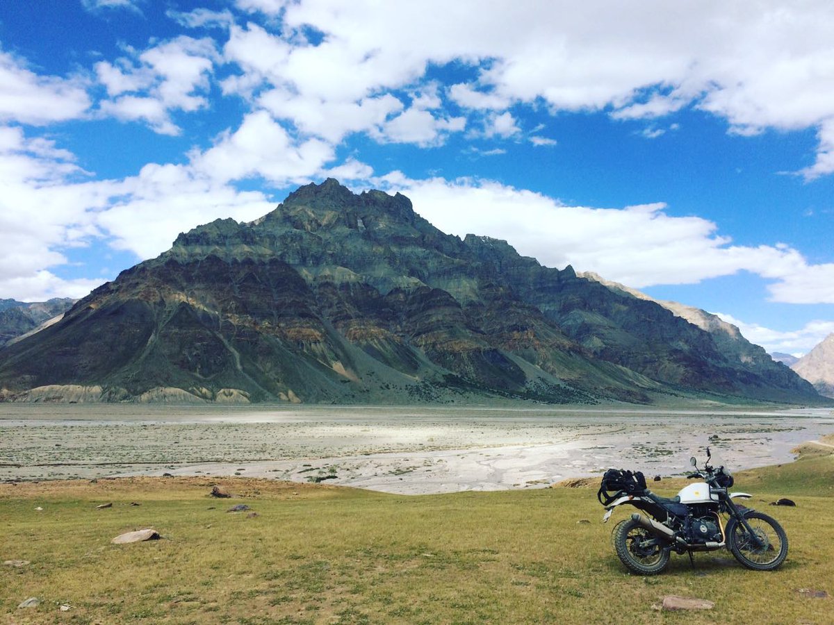 MyMotoringWorld's tweet photo. The @royalenfield #Himalayan at the stunning Spiti Valley #HO2016 https://t.co/DPVoqfNmV7